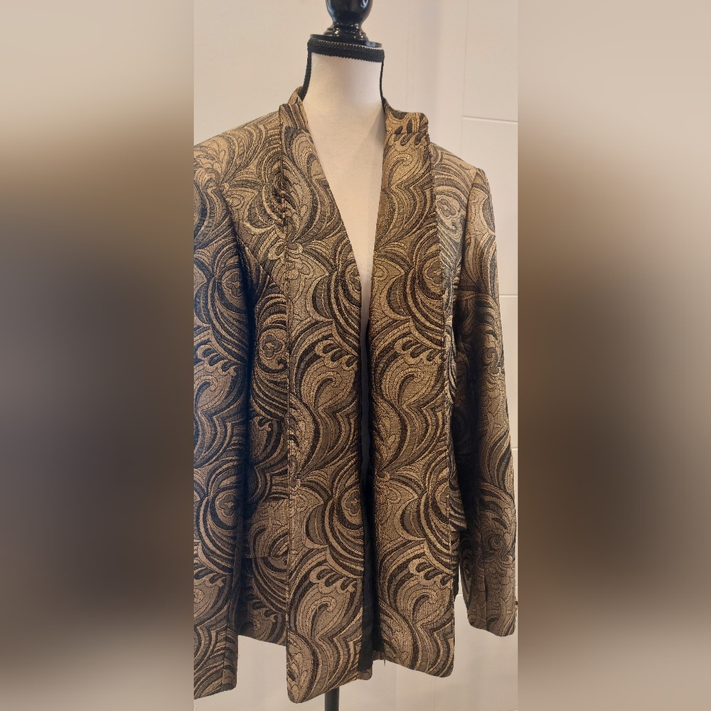 Kasper Elegant Gold and Black Patterned Jacket. Open Forward - Picture 6 of 10